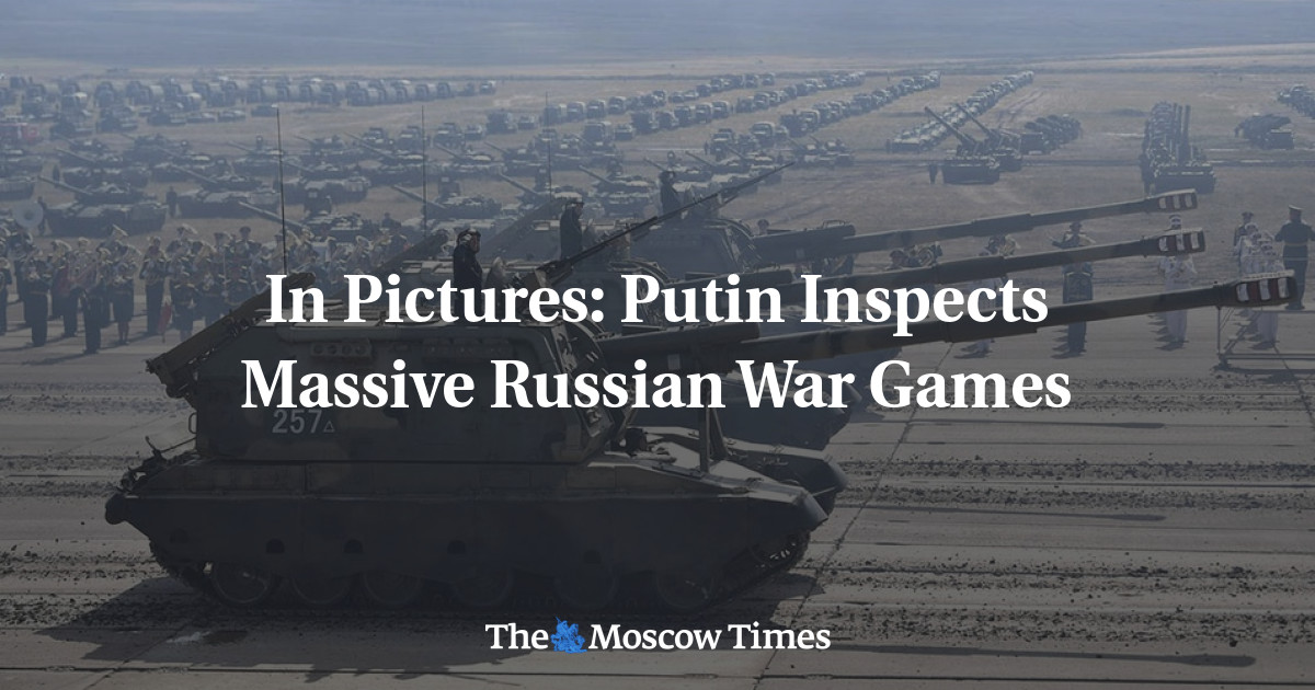 In Pictures Putin Inspects Massive Russian War Games