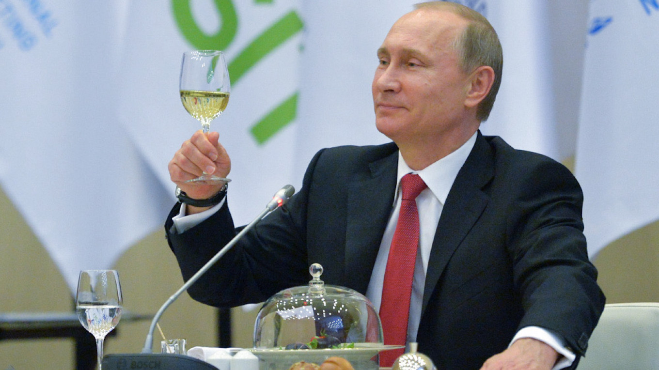 Billion-Dollar Palace in Navalny Investigation ‘Doesn’t Belong to Me,’ Putin Says