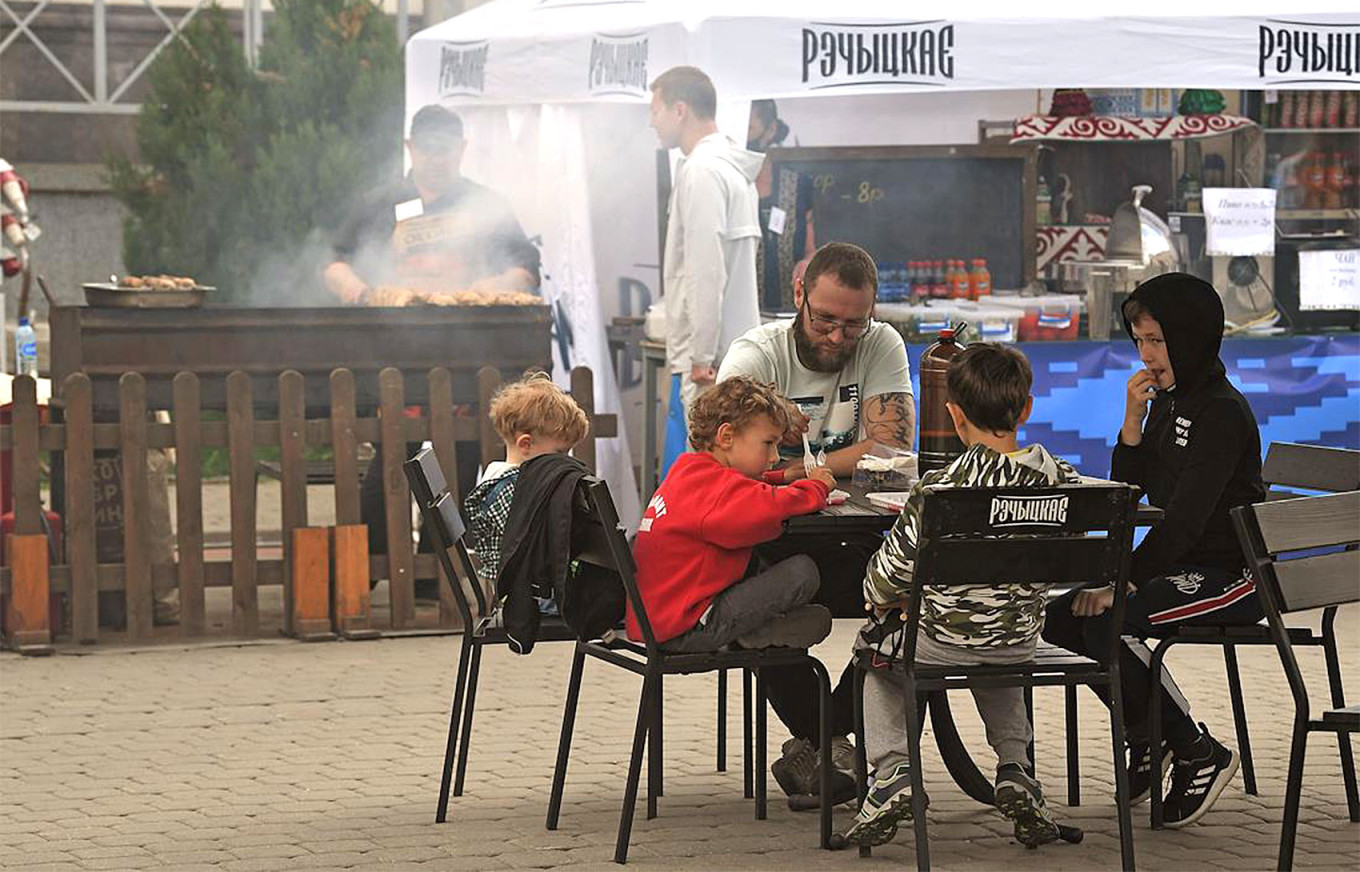 
					Cafe in Minsk.					 					 Alexander Miridonov / Kommersant				