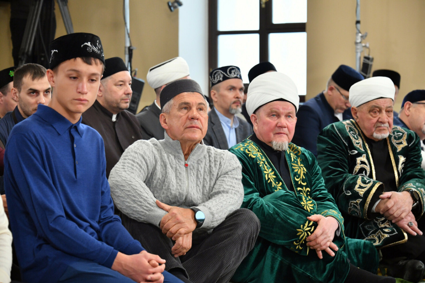 Rustam Minnikhanov attends a prayer service at a mosque in Kazan. Press service of the head of Tatarstan / tatar-inform.ru