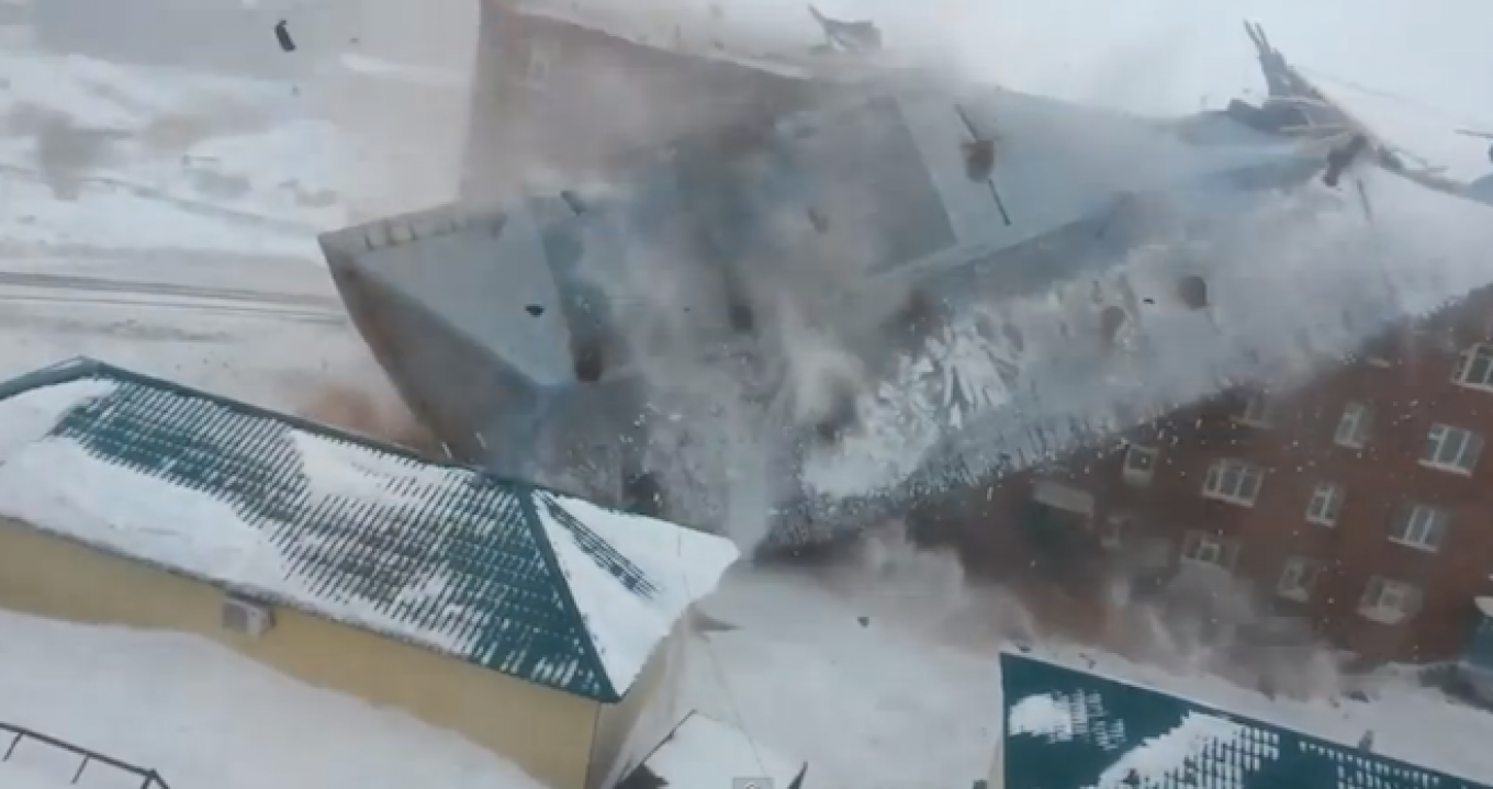 Gale Winds Rip Roof Off Apartment Building In Russian Town