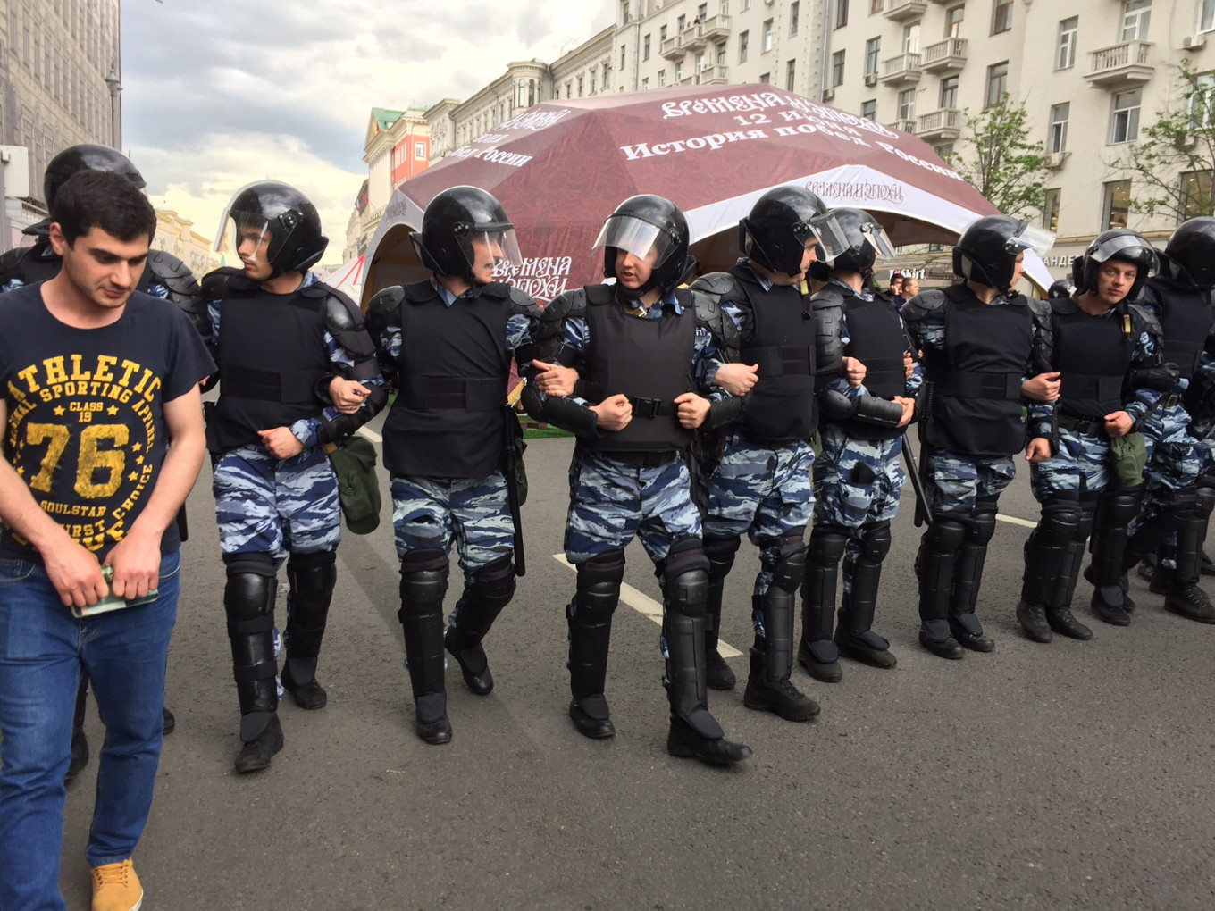 Ribuan turun ke jalan-jalan Moskow, ratusan ditahan