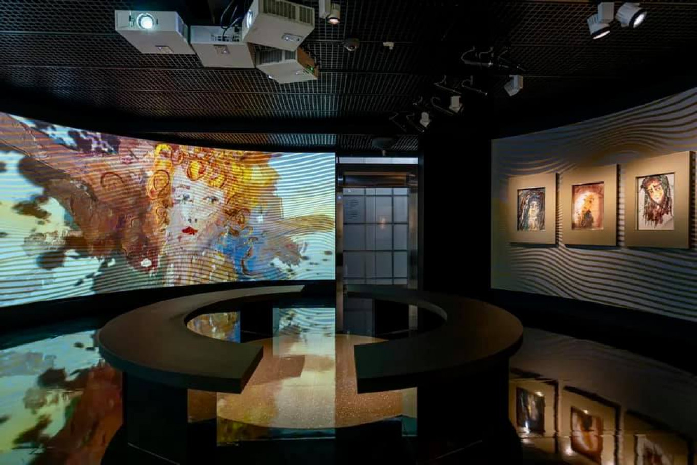 Instalasi video merayakan karya Zverev oleh Platon Infante AZ Museum