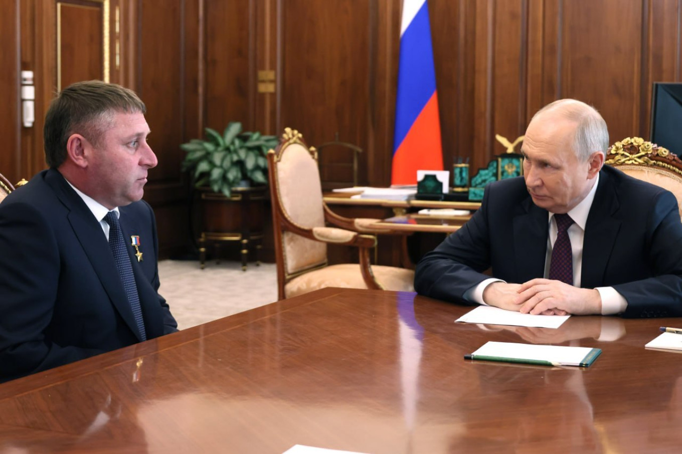 
					 Incoming Belgorod region Governor Alexander Shuvayev and President Vladimir Putin.					 					Kremlin.ru				