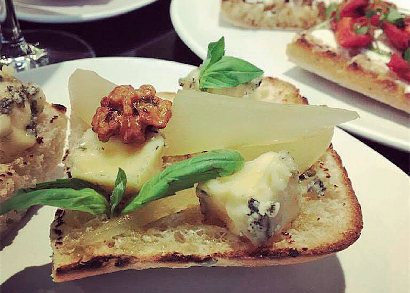 
					At Winetime, guests can try some of Russia’s best domestically produced cheeses, including this blue cheese bruschetta.					 					WINE TIME / FACEBOOK				