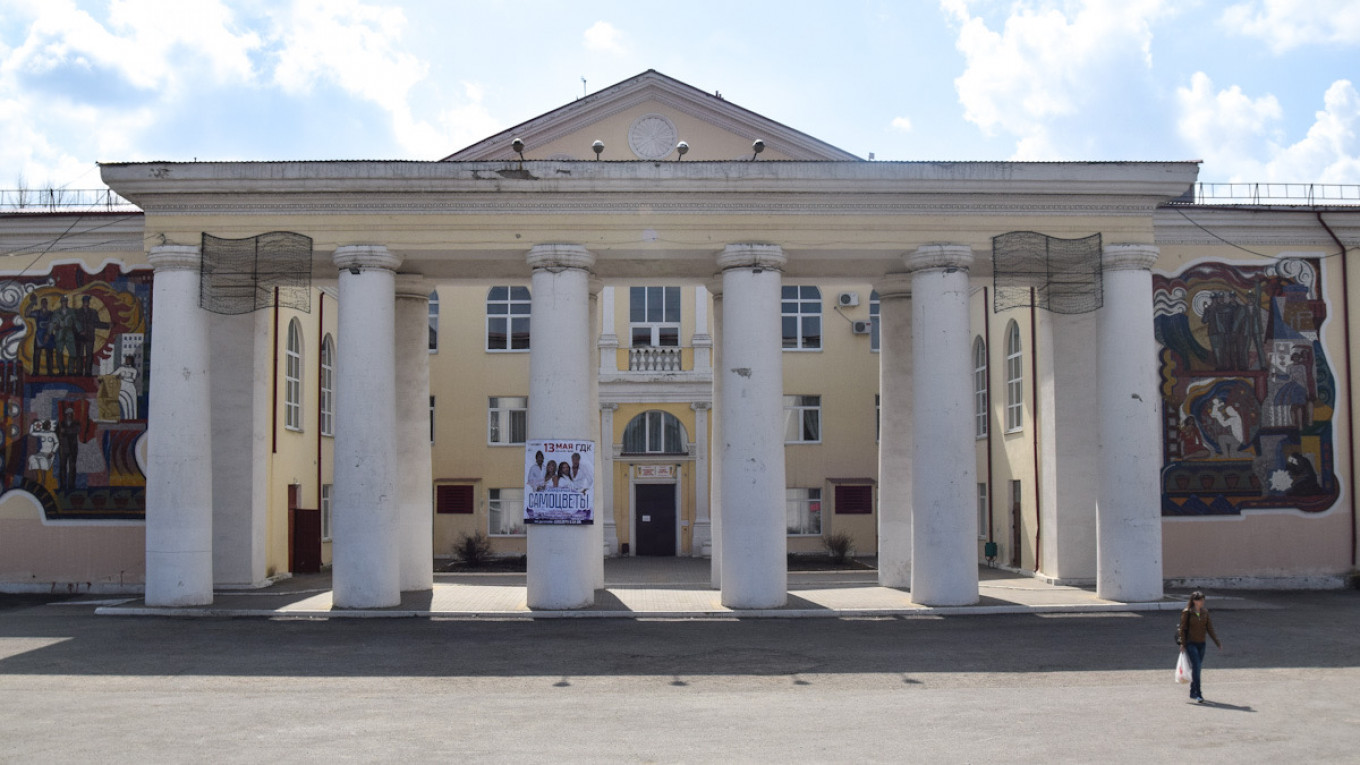 Gukovo's empty central square. Pjotr Sauer/MT