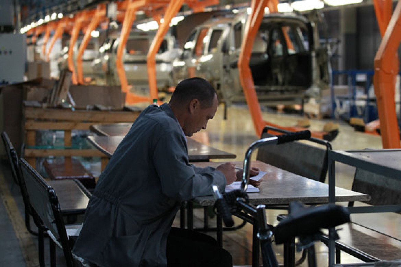 Big Companies Cutting Staff in Gloomy Economy