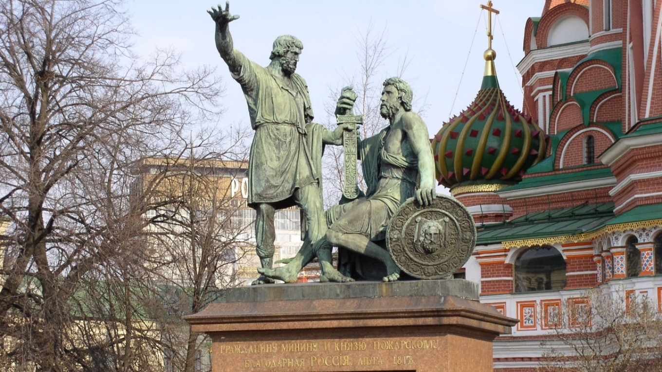 
					Monument to Kuzma Minin and Dmitry Pozharsky on Red Square in Moscow					 					WikiCommons				