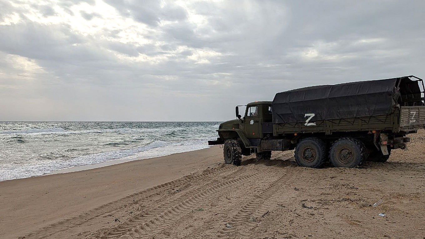The army truck used to transport volunteers to the site of the oil spill. Kirill Ponomarev