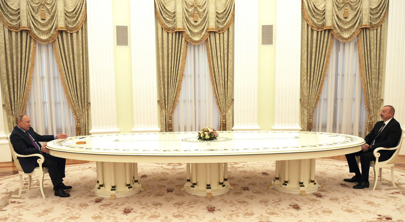Talks between Vladimir Putin and Azerbaijani President Ilham Aliyev.  kremlin.ru