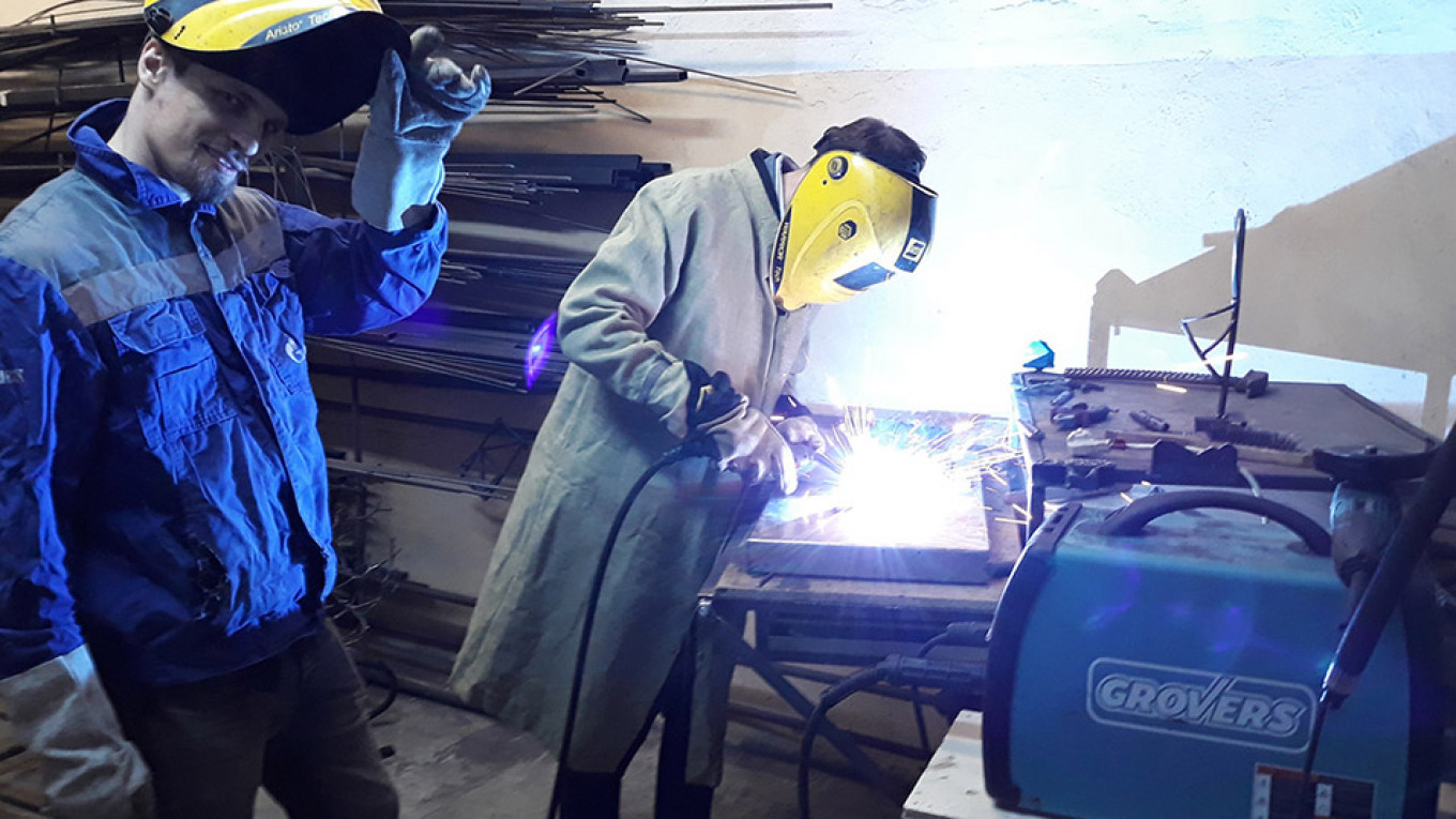 
										 					Try your hand at welding in Ivleva's studio / Dmitry Vasin / MT				