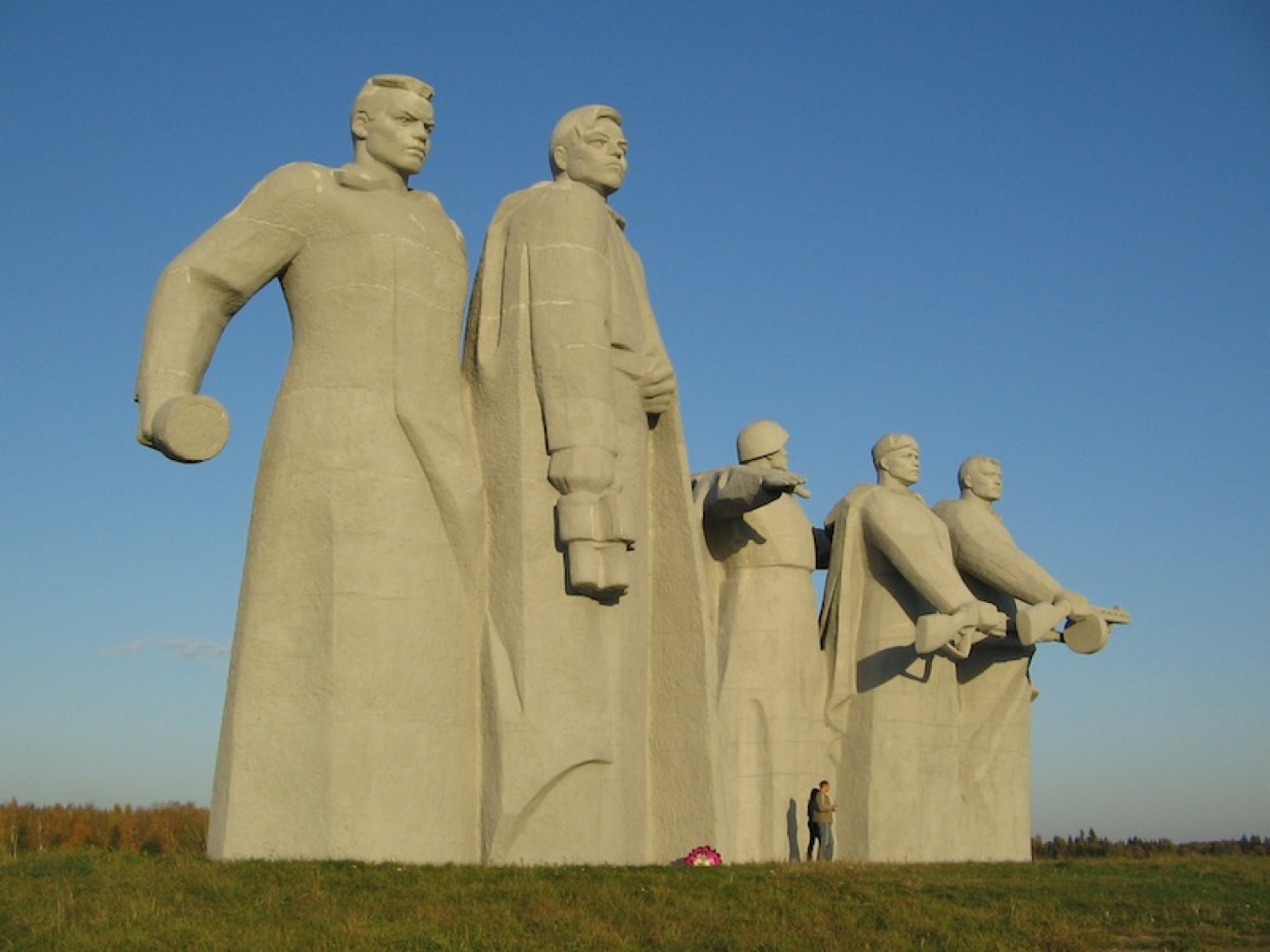 
					A monument to 28 Panfilovtsy in Dubosekovo.					 					Wikicommons				