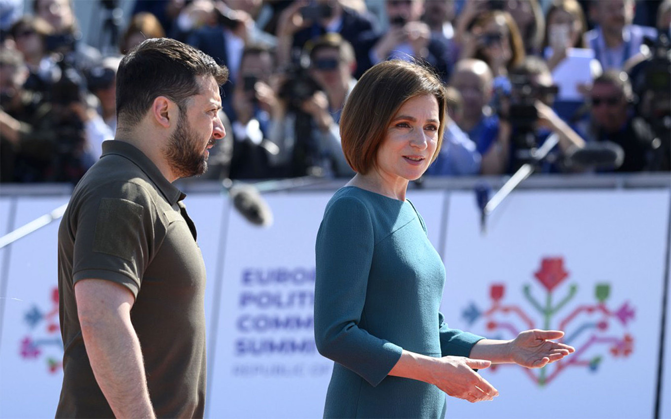 
					Presidents Maia Sandu and Volodymyr Zelensky at the European Political Community Summit in Moldova.					 					president.gov.ua				