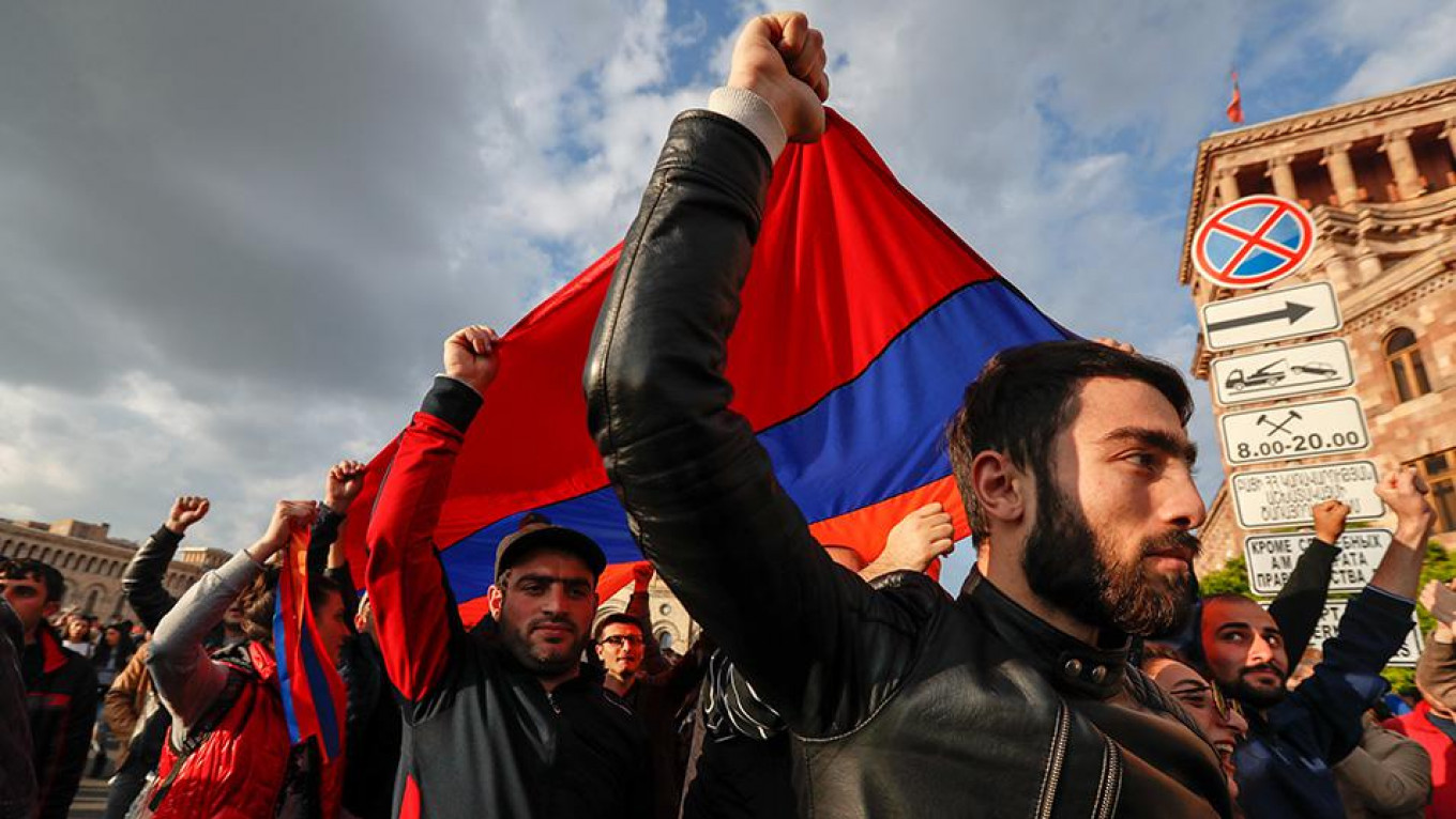 Что ждет армян. Революция в Армении 2018. Бархатная революция в Армении 2018. Никол Пашинян бархатная революция. Армянские люди.