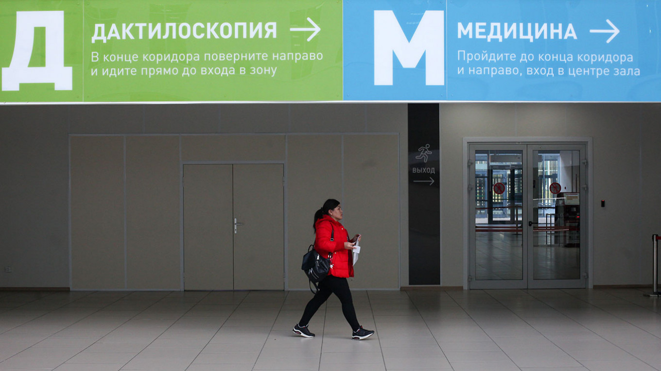 Russia to Introduce Health Exams for Foreigners: What You Need to Know – The Moscow Times