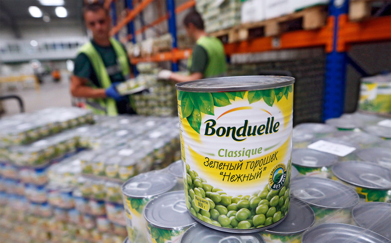 
					Canned green peas at a Bonduelle plant in the village of Novotitarovskaya. 					 					Valery Matytsin / TASS				