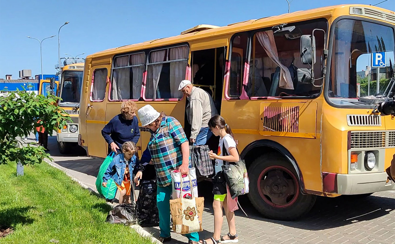 Evacuees from Shebekino being taken to a temporary accommodation center in Belgorod. Pavel Kolyadin / TASS