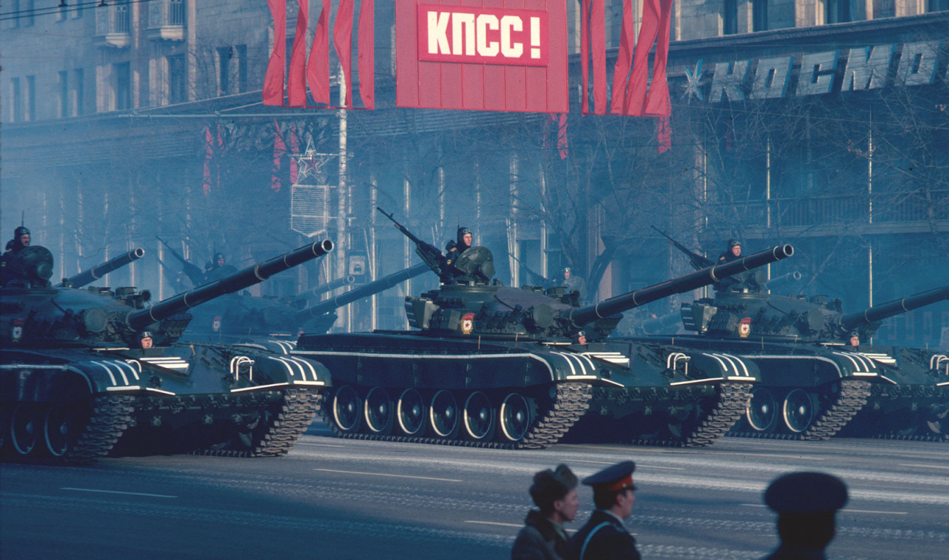 
					October Revolution Day military parade in Moscow in 1983					 					Thomas Hedden				