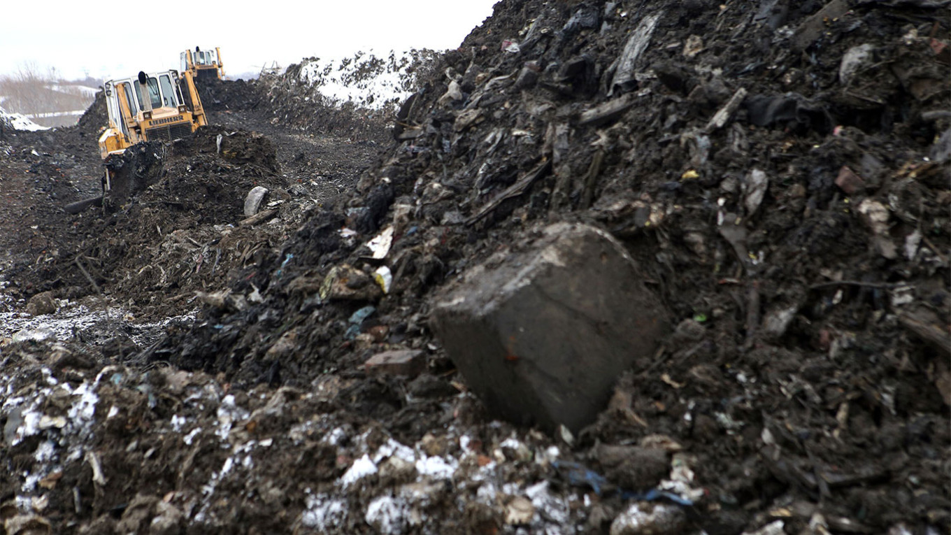 
					Waste dumping in the Moscow region.					 					Andrei Nikerichev / Moskva News Agency				