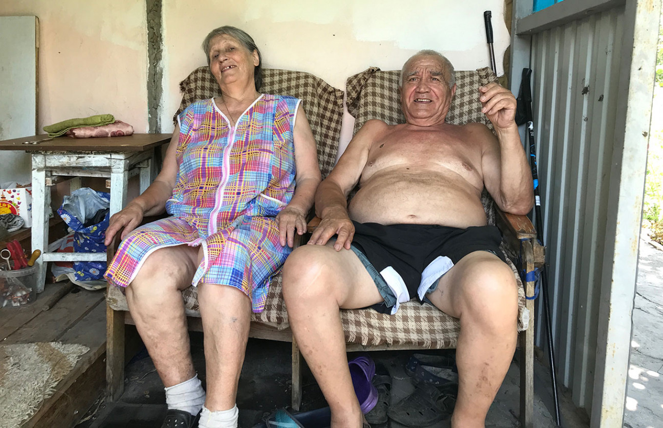 
					Vitaly and Valentina Plotnikov at their cottage on the outskirts of Voronezh.					 					Felix Light / MT				