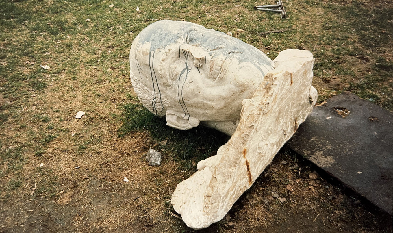 
					A fallen communist statue in the park near her hostel in 1992.					 					Courtesy of Sarah Rainsford				