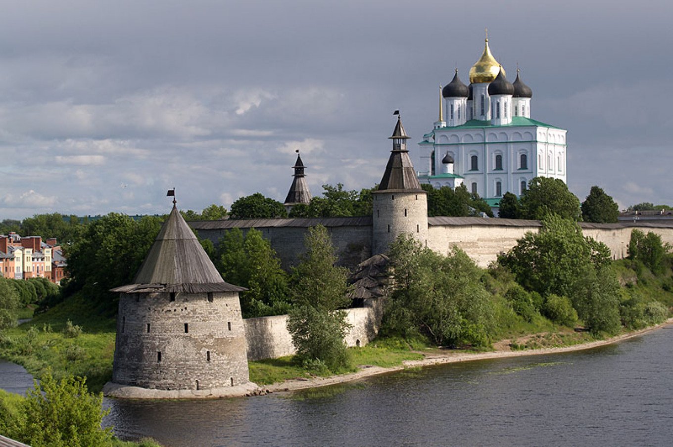 
					Pskov is one of the oldest cities in Russia and was first recorded several centuries before the founding of Moscow.					 					PRIVET-STRANA.RU				