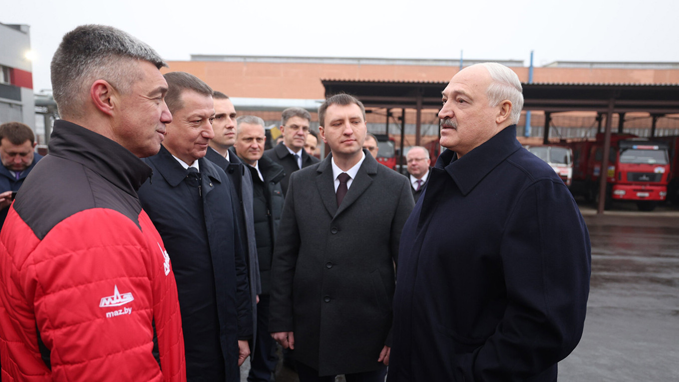 
					Alexander Lukashenko during a sojourn  to Minsk automobile plant.					 					president.gov.by				