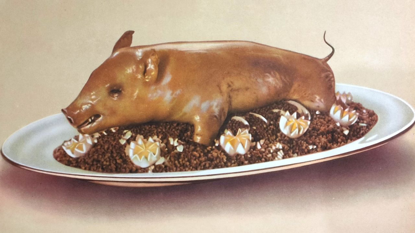 
					Roast suckling pig with buckwheat groats.					 					Photo from the book "Cooking," 1955				