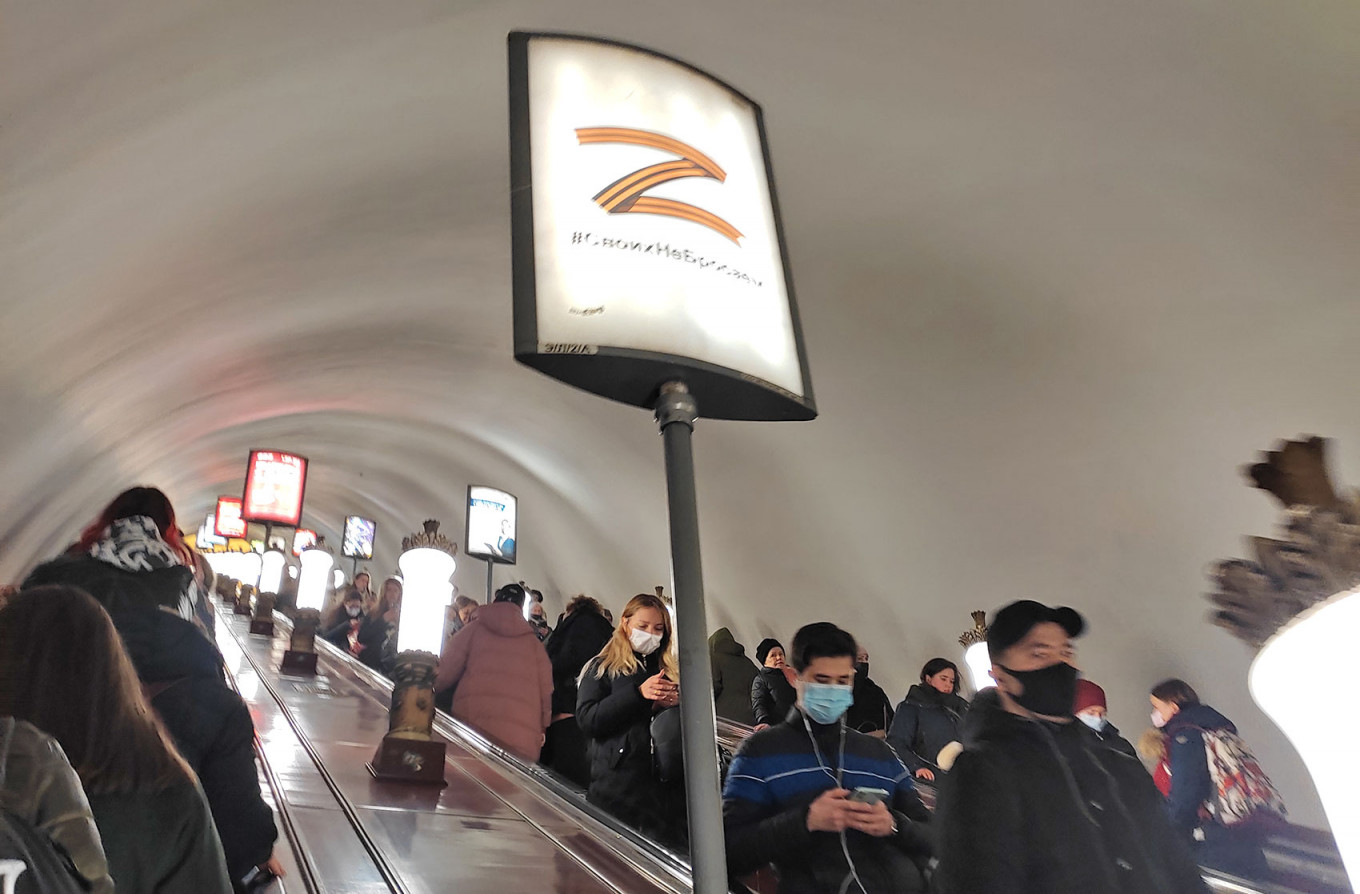 
					The Letter Z with "We don't leave our people behind". Ploshchad Vosstaniya metro station, St. Petersburg.					 					MT				