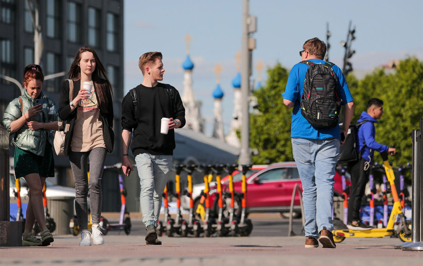 People on the streets of Moscow. Sophia Sandurskaya / Moskva News Agency