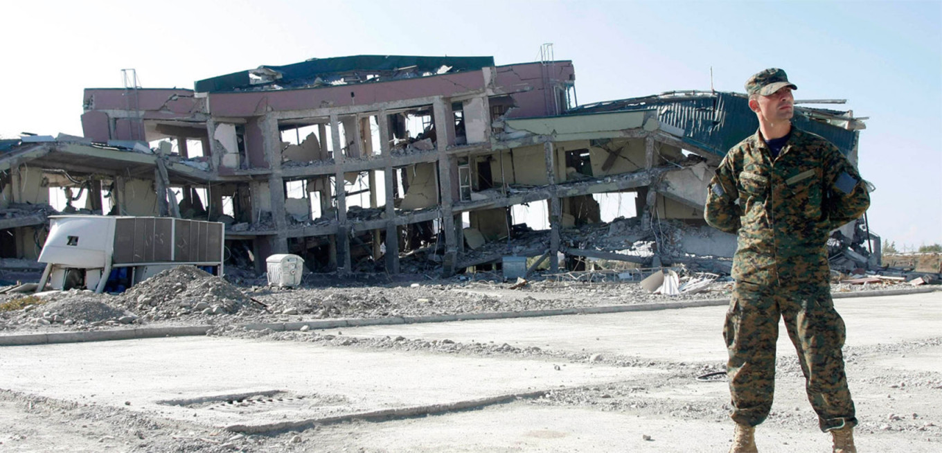 
					Destroyed barracks at the Gori Military Base following the Russian bombing in 2008.					 					Giorgi Abdaladze (CC BY-SA 4.0)				