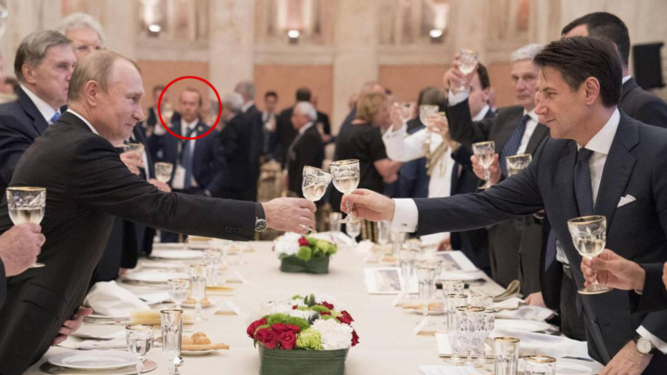 
					Savoini (circled) is seen in the background at the government dinner for Putin hosted by Italian Prime Minister Giuseppe Conte.					 					Presidency of the Council of Ministers				