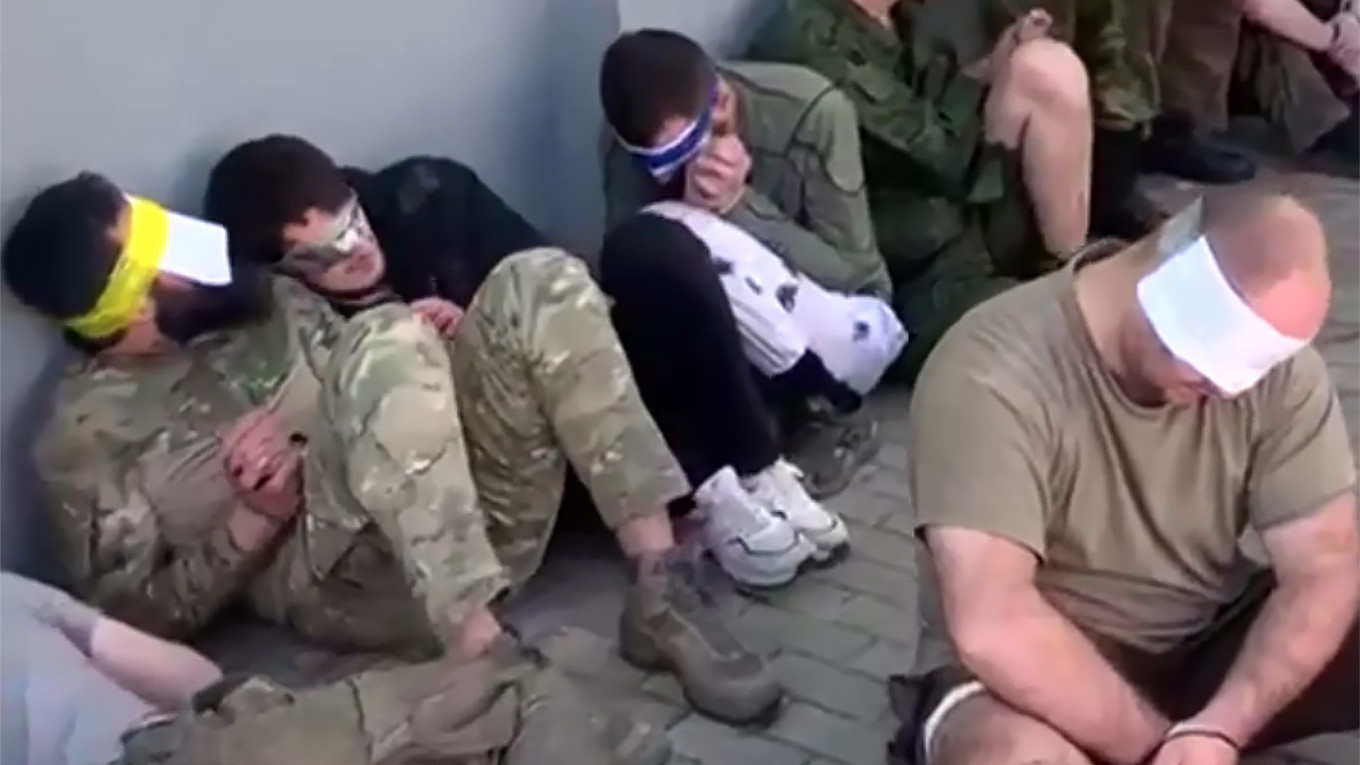 
					A video purportedly showing fighters from the Akhmat battalion in Ukrainian captivity.					 					t.me/hochu_zhyt				