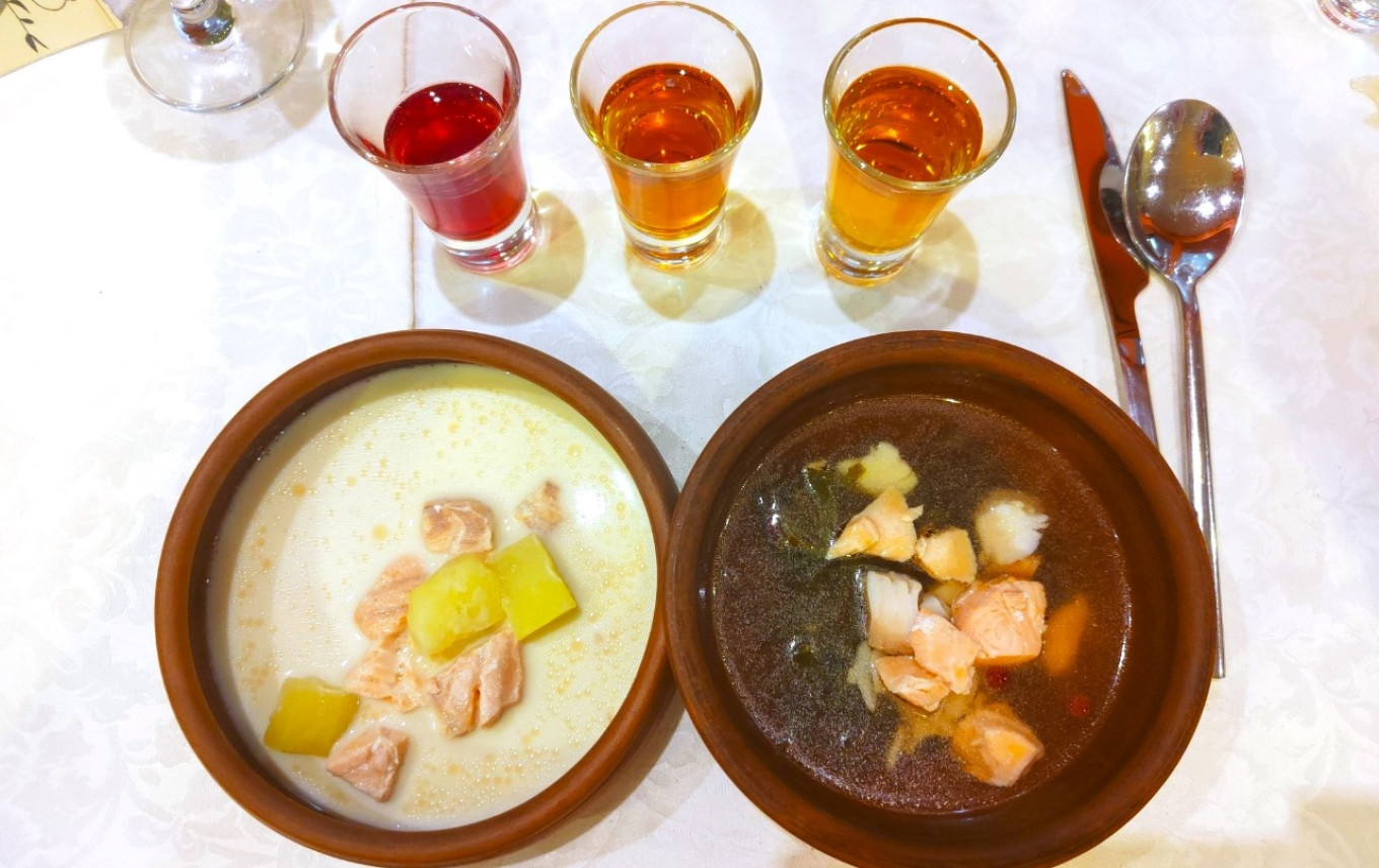 
					Traditional Karelian cream-based soup: with fish, berries and kelp.					 					Olga and Pavel Syutkin				
