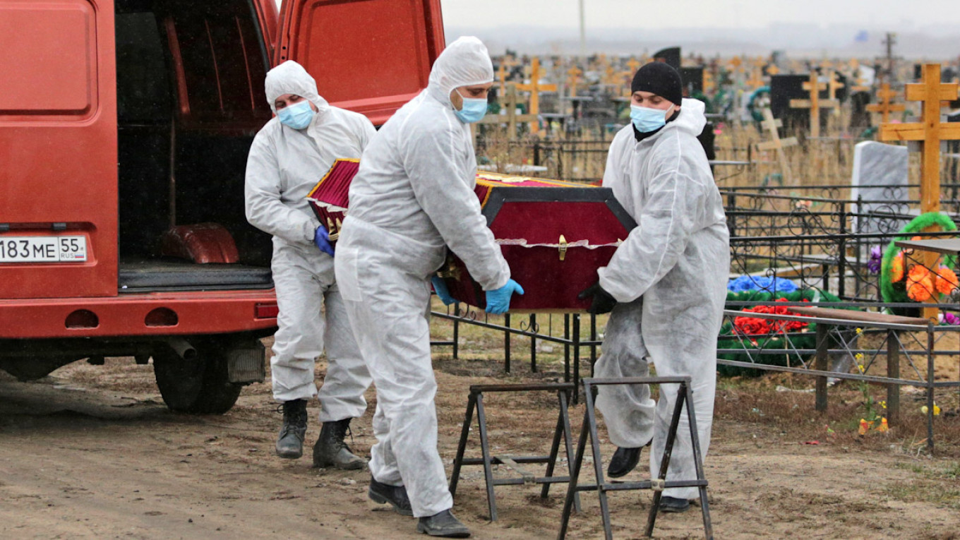 Russia Posts Record Covid Deaths for Third Day Running - The Moscow Times