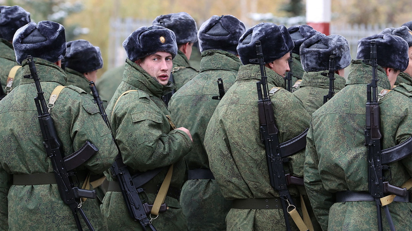 
					Mobilised Russian Army reservists.					 					 Donat Sorokin / TASS				