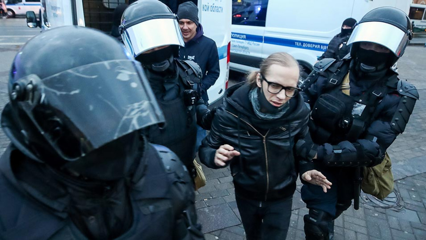 Russian Journalists Detained After Covering Pro-Navalny Rallies – The Moscow Times