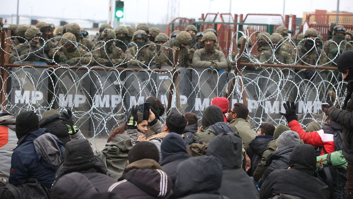 Eu Border Migrant Crisis Complicates Russia Belarus Alliance The Moscow Times