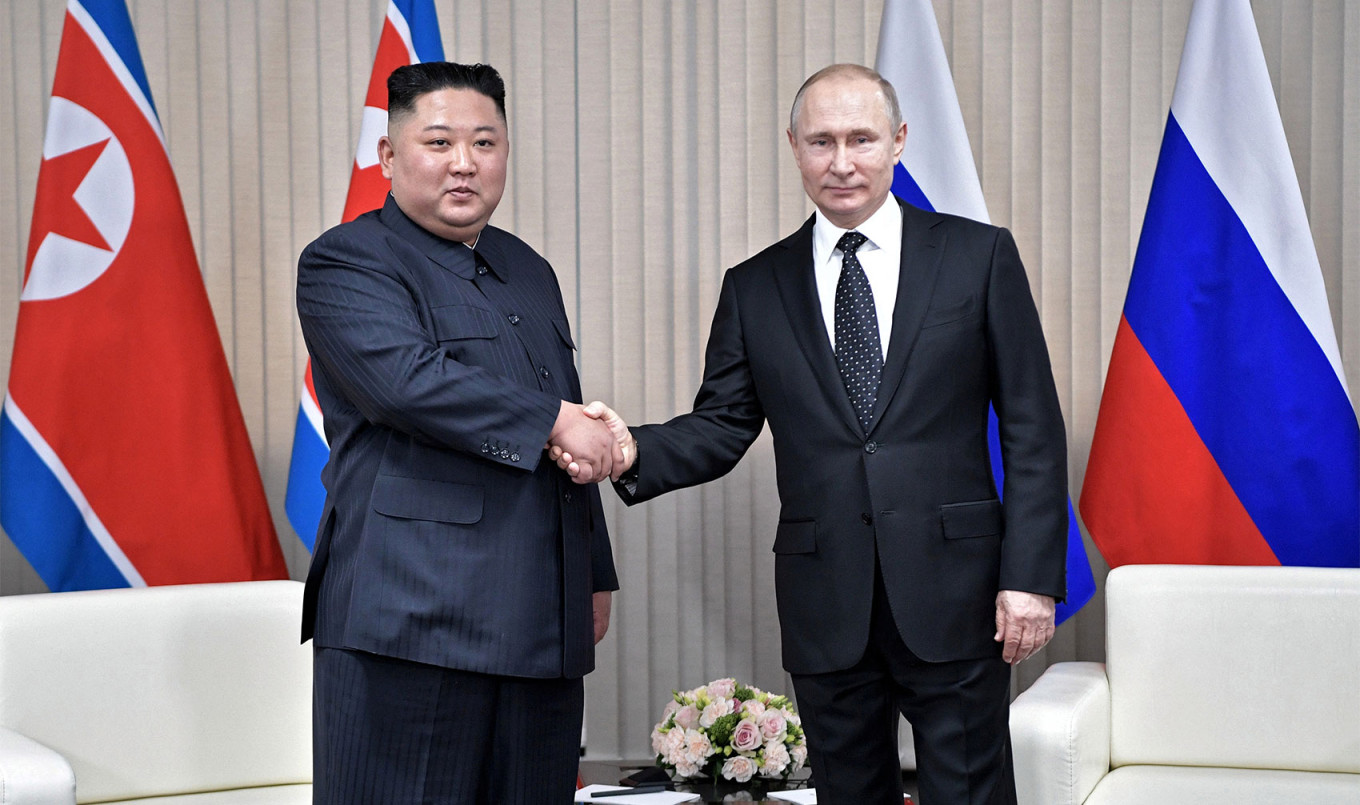 Pemimpin Korea Utara Kim Jong-un dan Presiden Rusia Vladimir Putin kremlin.ru