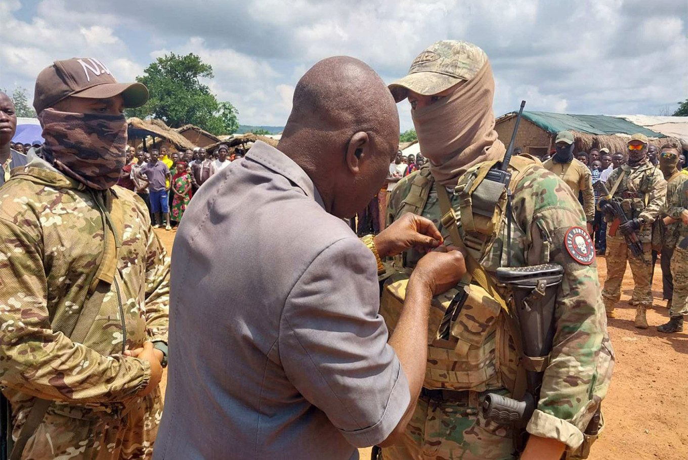 
					Instructors from the Wagner PMC received CAR state honours in Bambari, in the east of the country.					 					t.me/officersunion				