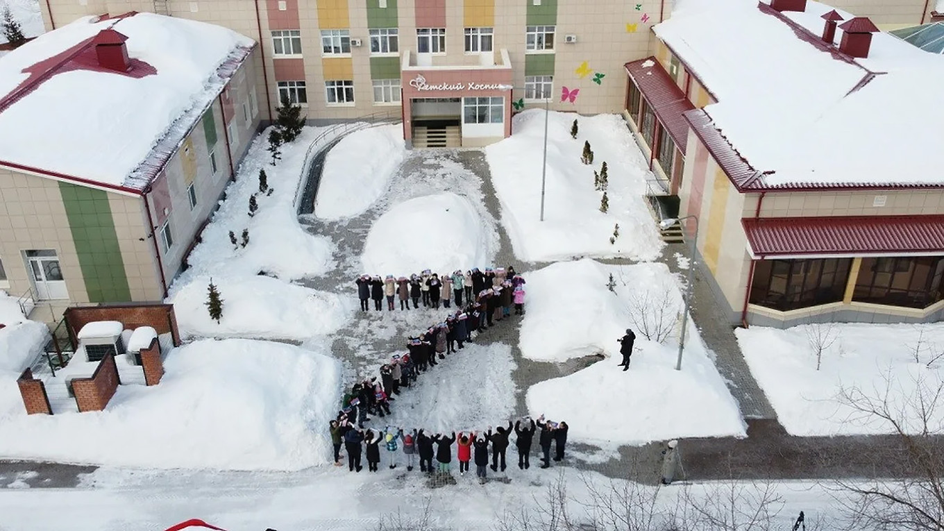 
					Children from a hospice in Kazan lined up with the letter Z in support of the war in Ukraine.					 					tatar-inform.ru				