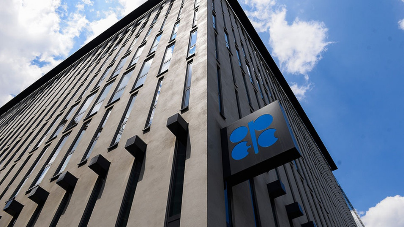 Russia's deal with OPEC pledges a cut in oil production. Omar Marques / ZUMA / TASS