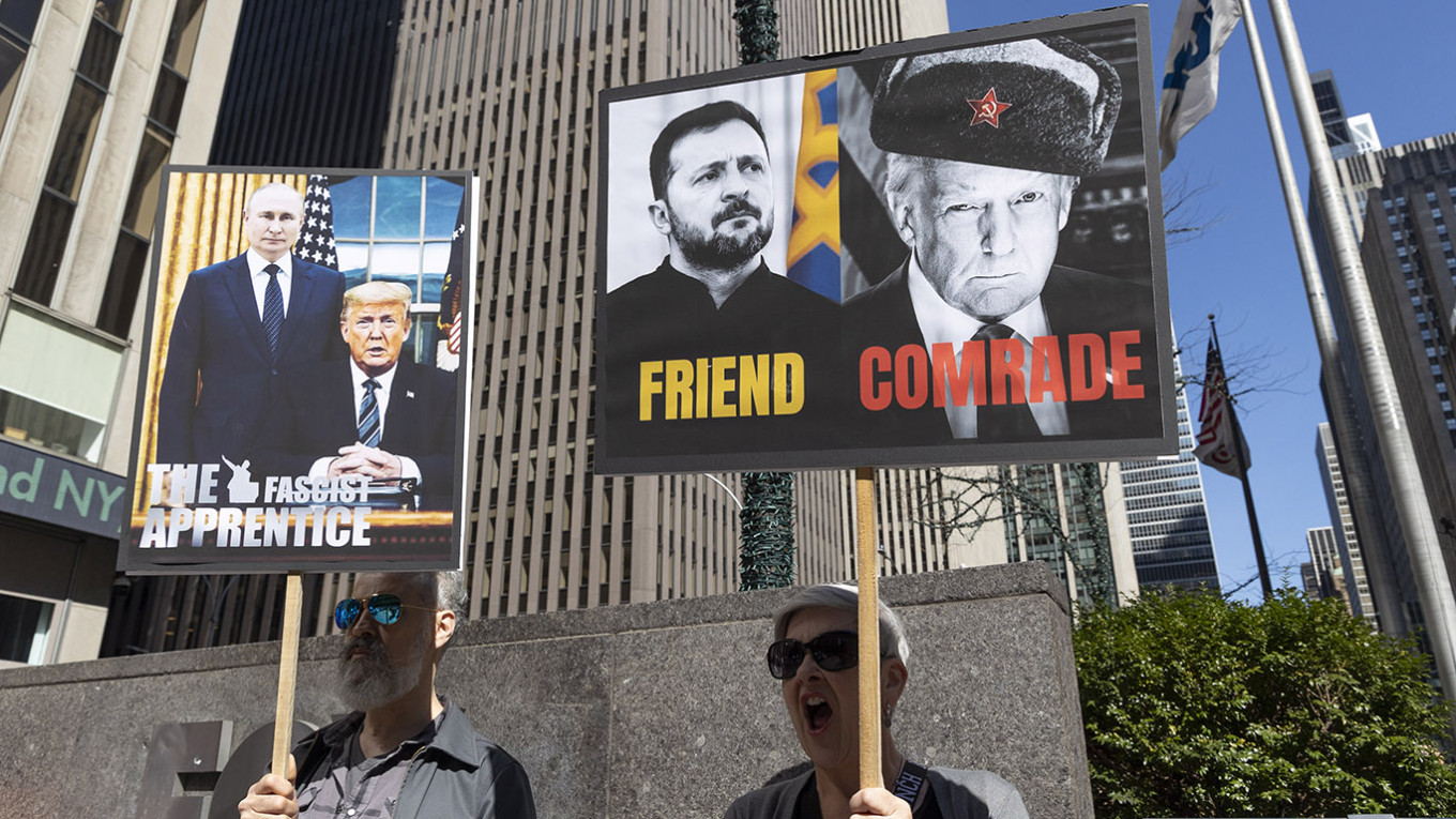 
					Protesters in New York hold posters with images of Donald Trump, Volodymyr Zelensky and Vladimir Putin.					 					Zuma / TASS				