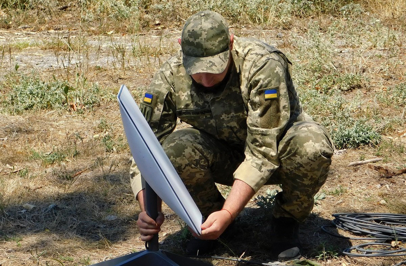 
					A Ukrainian military with a Starlink terminal.					 					Mil.gov.ua				