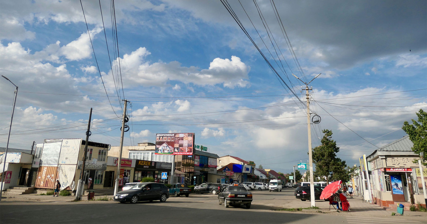 Pemandangan pusat kota Karakol.  Bruno Rijsman (CC BY 2.0)