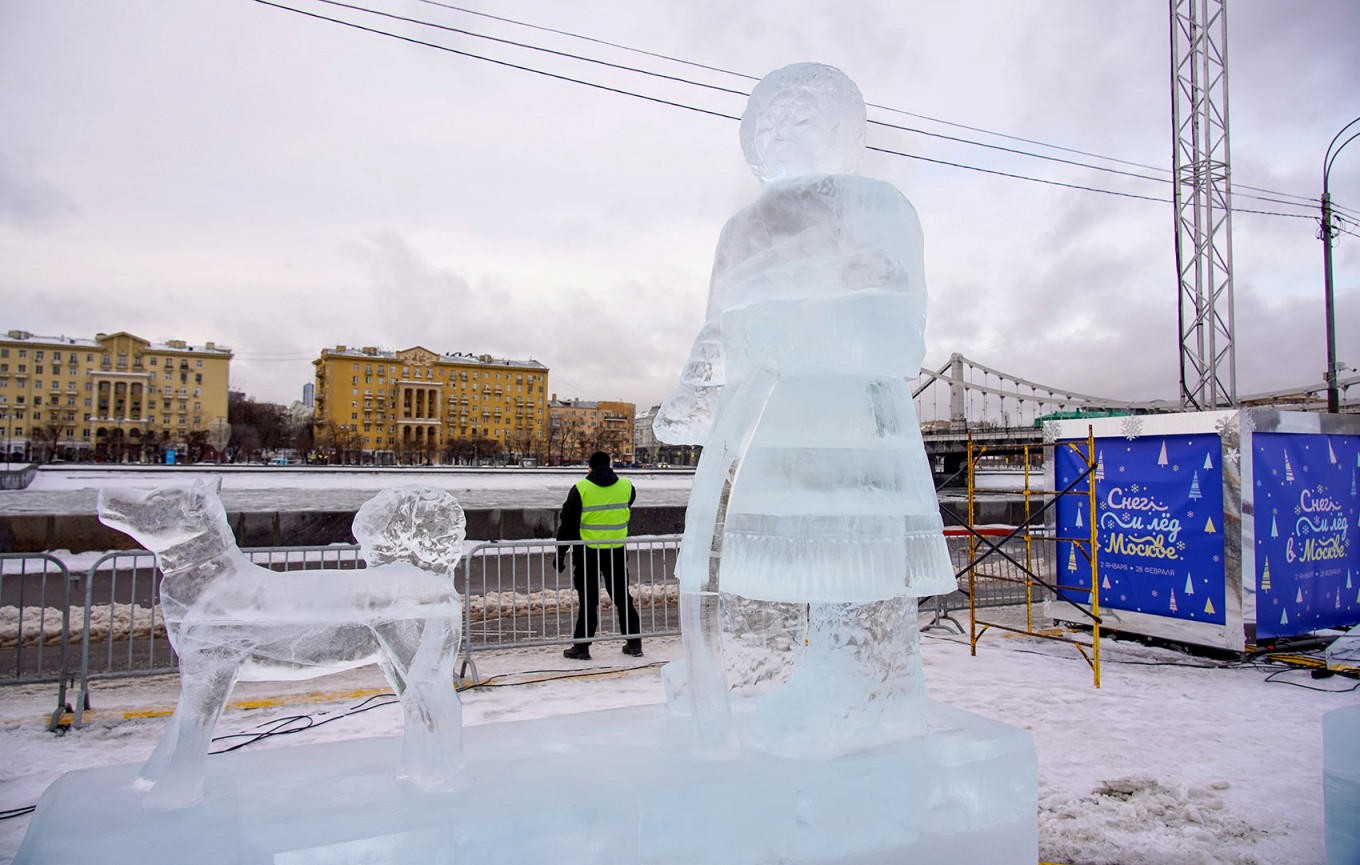 Snow and Ice Festival Lights Up Moscow Riverside - The Moscow Times