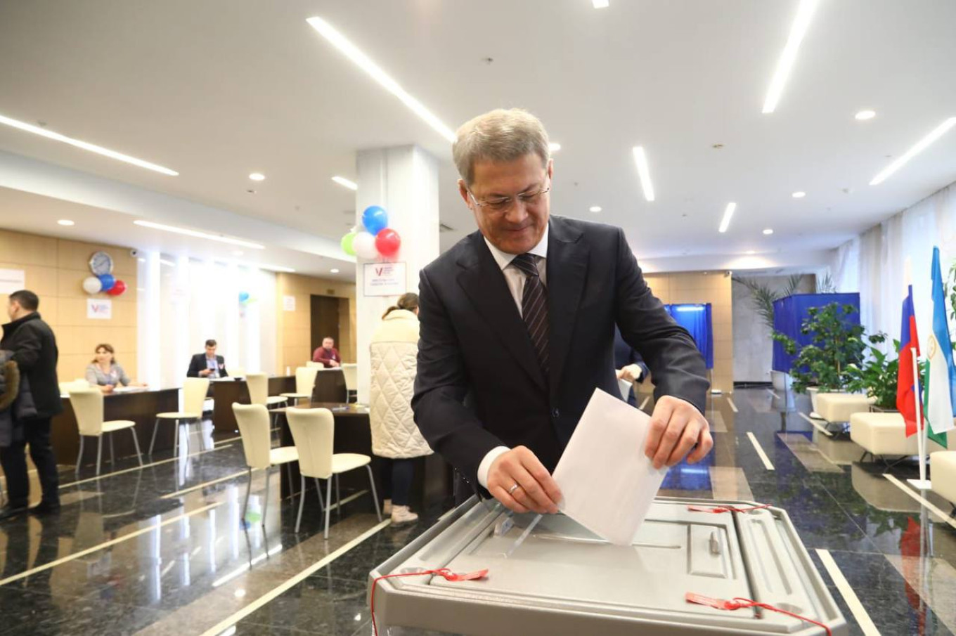 
					Bashkortostan's head Radiy Khabirov casts his ballot at a polling station in Ufa					 					t.me/radiyhabirov				