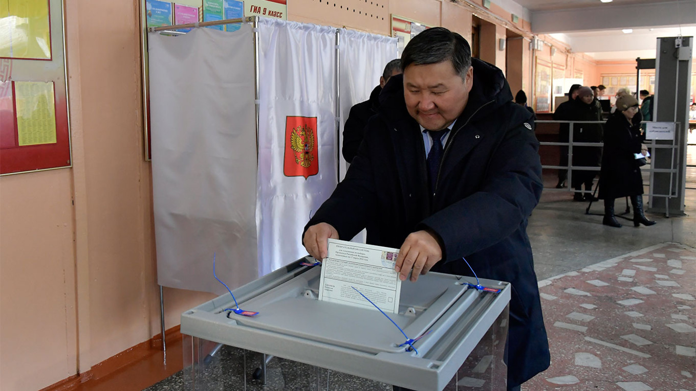 
					Head of Tyva Vladislav Khovalyg votes in the elections.					 					rtyva.ru				