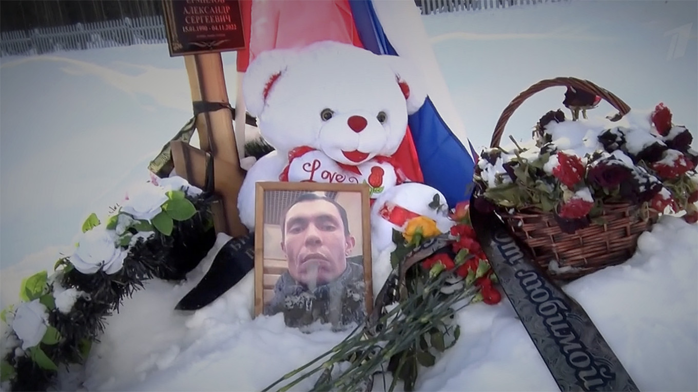 
					Alexander Yermilov's grave.					 					1tv.ru				