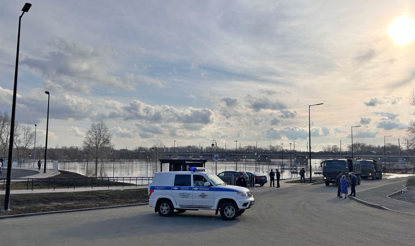 
					The banks of the Ural River, where police block off roads impacted by flooding.					 					Moscow Times reporter				
